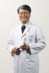노인신경외과학회 최우수학술상을 수상한 건국대 고영초 교수