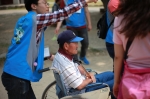 재가 장애인 나늘이를 지원하고 있는 사회복무요원들의 모습이다.