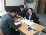 지난달 22일 전주 동산동 써미트아파트에 대한 환급이행 서류를 접수하고 있다.