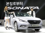 현대자동차(회장 정몽구)는 24일(월) 코엑스(COEX, 서울 삼성동 소재) B2홀에서 김충호 사장 등 회사 관계자와 기자단 2백여명이 참석한 가운데 신형 쏘나타의 공식 출시 행사