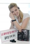LG전자가 웨어러블 헬스케어 기기인 LG 라이프밴드 터치(Lifeband Touch)와 심박 이어폰(Heart Rate Earphones)의 글로벌 공략을 본격적으로 시작했다.
