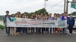 6월 3일 포스코가 후원하는 다문화&취약계층여성 사회적기업 육성사업 5기 선발팀이 창업아카데미의 일환으로 충남 홍성 홍동마을을 탐방한 뒤 기념촬영을 하고 있다.