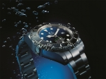 롤렉스가 제임스 카메론 감독의 마리아나 해구 탐험 기념 롤렉스 딥씨 D-Blue 다이얼 신제품을 출시했다.