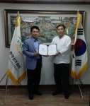 한국상조협회(회장 송기호)와 전국은행예치상조협회(회장 권오준)가 통합에 합의했다.