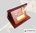 한국표준금거래소에서 2014 추석 선물로 순금 행운의 열쇠를 제안했다.