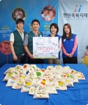 삼성생명 강북지역사업부는 한민족복지재단에 사랑의 나눔 주머니 600개를 후원하는 전달식을 가졌다.