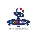 서울와우북페스티벌이 열리는 홍익대 주차장 거리 및 주변공간에서 피터팬과 후크선장으로 분장한 배우들이 돌아다닌다.