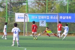 한국암웨이는 지난 18일(토) 인천 계양구에 위치한 강서개화축구장에서 2014 암웨이컵 유소년 전국풋살대회를 개최했다. 8·9세부 결승전에서 암웨이 축구교실 광주팀 선수가 역전골을