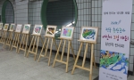 선진 지하철 5호선 둔촌동역 내에서 선진 가족 어린이 그림대회의 수상작 전시회를 실시한다.
