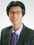 한국회계정보학회 우수논문상을 수상한 건국대 심충진 교수