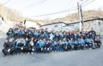 아미코스메틱은 지난 11월 26일 홍제동 개미마을에 사랑의 연탄 나눔 봉사활동을 진행하였다.