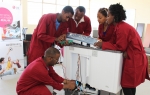 LG-KOICA 희망 직업학교에서 학생들이 세탁기 수리 교육을 받고 있다