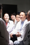 건국대학교병원 대장암센터(사진 센터장 황대용)가 최근 의사와 환자 간 대화창구인 대장암정(情)담회 100회를 넘기며, 환자와의 소통에 앞장서고 있다.