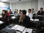 지난 1월 말에 개강한 제3차 정책자금 컨설턴트 양성교육과정에서 예비 전문위원님들의 뜨거운 열정으로 꽉 채워진 (사)한국기술개발협회 교육장의 모습