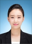 건국대 연구진(사진 정아람)이 단일 백금 나노입자의 전기화학적 촉매 특성 분석을 통해 히드라진(hydrazine) 산화 반응이 백금 촉매에 가해주는 전압에 따라 다른 양상으로 일어