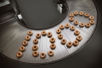 크리스피 크림(Krispy Kreme)은 1000호점 오픈을 기념하는 대대적인 개점 축제와 전 세계 매장의 축하 이벤트를 진행할 예정이다. 세계 24개국에서 운영되고 있는 도넛 매