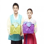 인터넷운세 대표 업체 헬로우운세가 가족들 이색 설날 선물로 운세를 함께 보는 것을 제안한다.