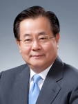 록히드마틴 코리아 사장을 역임한 김용호 박사(사진)가 2015년 3월학기부터 세종대학교 공과대학 항공시스템공학과 석좌교수로 임명됐다.
