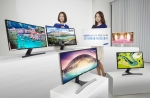 삼성전자가 커브드 디자인으로 눈에 편안함을 더한 2015년형 커브드 모니터 5종을 국내 시장에 출시한다.  사진은  논현동 삼성전자 디지털프라자 강남본점에서 삼성전자 모델이 201