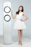 7년 연속 삼성 에어컨 모델인 김연아가 온도ㆍ습도ㆍ청정도를 눈으로 직접 확인할 수 있는 스마트한 기능과 모서리까지 신경 쓰는 엣지(Edge) 디자인을 적용한 김연아 스페셜 에어컨을