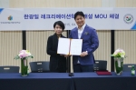 좌측: 한국문화예술직업전문학교 하은영 학장 우측: 한광일 웃음치료사