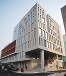 건국대학교 부동산대학원이 부동산학과와 부동산대학원 졸업생 21명이 영국 왕립특허측량사협회가 주관하는 측량사 최종면접에 합격해 영국왕립특허측량사협회 인증을 받았다