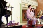 5일 어린이날, 조규찬, 해이 부부가 서울 신촌동에 위치한 세브란스어린이병원을 찾아 ‘오렌지 플레이’ 공연을 하고 있다.