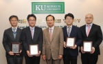 건국대학교는 동물생명과학대학 소속 교수 5명이 동물생명과학대학 발전기금과 장학기금으로 3,800만원을 전달했다고 5일 밝혔다.