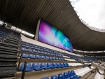 파나소닉이 멕시코 시티 아즈테카 경기장에 한 쌍의 220m2 LED 스크린 디스플레이를 설치했다.