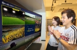 LG유플러스는 하루에 진행되는 프로야구 5경기를 한 화면에서 동시에 볼 수 있는 5채널 동시시청 서비스가 출시 3달 만에 이용률 50%를 넘어섰다고 밝혔다