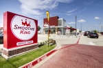 스무디킹은 지난 6월 미국 텍사스주 알링턴시에 드라이브 스루 매장을 개장했다