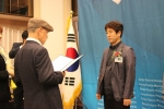 SOL 큰소리 어학원 김선식 원장이 2015 대한민국 미래경영대상을 수상하고 있다