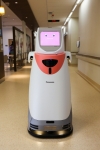 자동 운송 로봇 HOSPI는 약품, 의학검사용 시료 및 병원 내의 환자 진료 기록 등 최대 20kg의 물건을 운송한다.