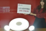 LG전자가  에너지 소비는 줄이고, 수명은 늘린 LED 조명 3종을 9월 중 출시한다. 이번에 출시하는 조명은 LED 방등 1종과 LED 다운라이트 2종이다. 모델이 LED조명 신