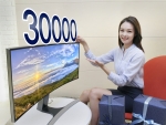 삼성전자가 올해 커브드 모니터 판매 3만대 돌파를 기념하며 10월 말까지 사은행사를 실시한다