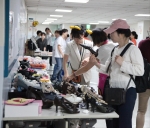 건국대학교병원 간호부가 건국대병원 지하 3층 대강당에서 사랑 나눔 바자회를 열었다