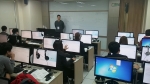 중국어 HSK iBT 2015년 11월 시험을 치루고 있다
