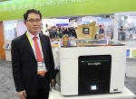 영일교육시스템이 세계 최초 풀컬러 데스크탑 3D 프린터 엠코 아크의 국내 판매사를 모집하고 있다