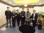 (주)티앤비뮤직의 대표이사이자 미야자와 아티스트인 플루티스트 박태환(우에서 세번째)과 일본 미야자와사의 사장 및 임원진들