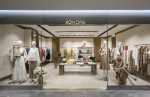 이탈리아 럭셔리 여성복의 대명사 아뇨나가 신세계 백화점 강남점 3층에 국내 단독 매장을 오픈했다