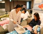 한국지멘스는 13일 서대문구 충정로 풍산빌딩에서 중앙대학교병원과 함께  생명사랑 헌혈행사를 했다. 헌혈 중인 한국지멘스 임직원들