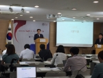 이상진 국가기록원장이 질의사항에 답변하고 있다