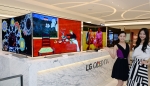 LG전자는 서울 종로구 소재 신세계 면세점 명동점에 65형 LG 울트라 올레드 TV(모델명: 65EG9600) 4대를 설치하고 차원이 다른 화질과 디자인으로 격조 높은 매장 인테리