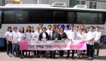 KMI 한국의학연구소 김순이 이사장과 임직원이 성암복지재단의 요양시설과 보육시설을 찾아 사랑나눔 봉사활동을 진행했다