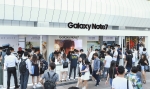 서울 삼성동 코엑스 몰에 마련된 행사장에서 많은 소비자들이 갤럭시 노트7의 혁신 기능을 체험하고 있다