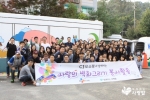 CJ오쇼핑이 실천하는 NGO 함께하는 사랑밭과 함께 학교 내 벽화그리기 봉사에 참여했다