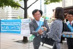 10일 오전 SC제일은행 임직원들이 서울 광화문광장 일대에서 시민들에게 모닝커피를 나눠주며 마이플러스통장 특별금리 이벤트 홍보를 위한 가두캠페인을 벌이고 있다