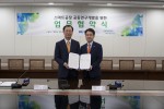 김종갑 한국지멘스 대표이사·회장(왼쪽)과 박청원 전자부품연구원장이 국내 제조산업 발전을 위한 스마트 공장 공동 연구개발 양해각서(MOU)를 체결했다