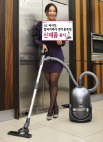LG전자가 알러지 유발물질 재배출을 99%까지 차단할 수 있는 싸이킹 알러지케어 먼지봉투형 청소기(B86AGNY)를 출시했다