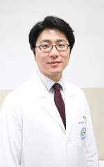 건국대학교 의학전문대학원 정석원 교수가 대한정형외과학회 60주년 기념 국제학술대회에서 젊은 연구자상을 받았다